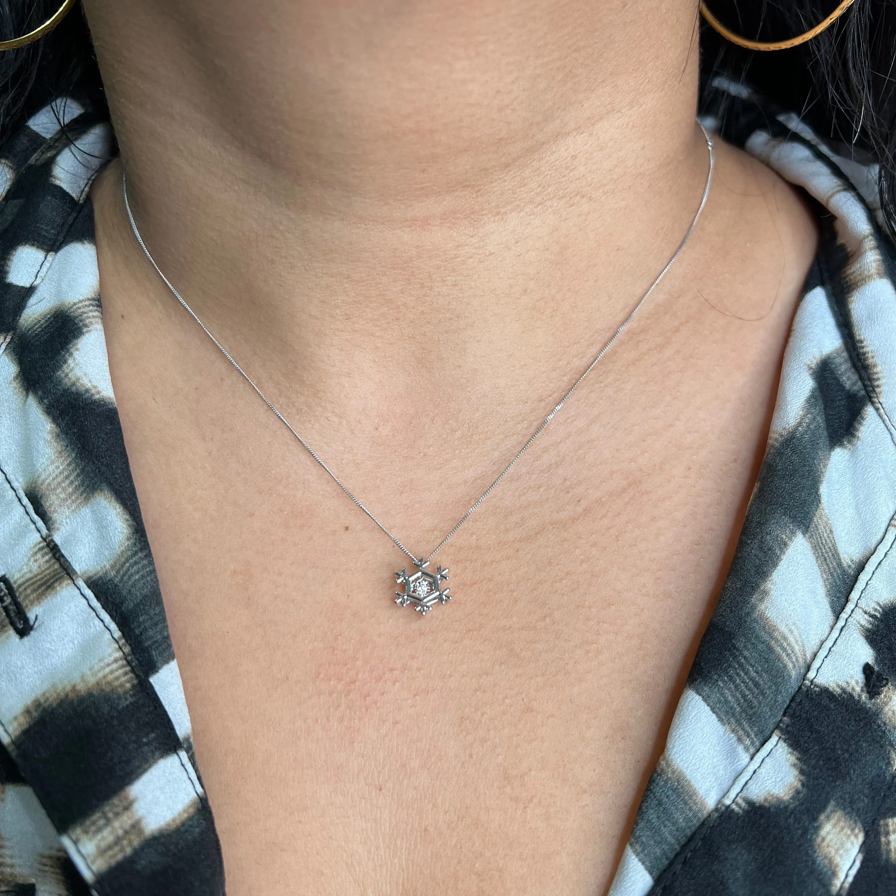 10K White Gold (0.02ct) Canadian Dancing Diamond Snowflake Pendant