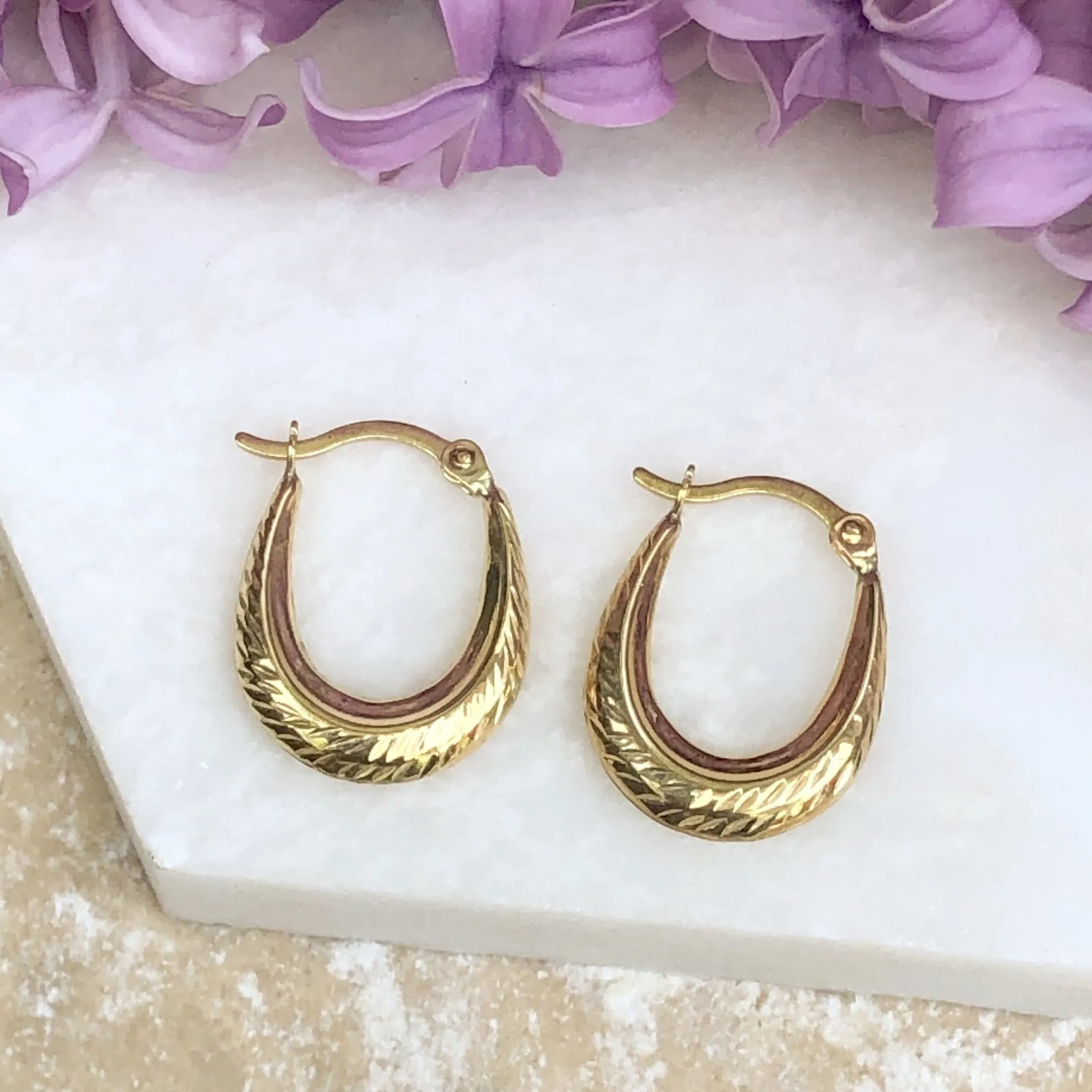 10KT Yellow Gold Oval Ribbed Hoop Earrings 12mm