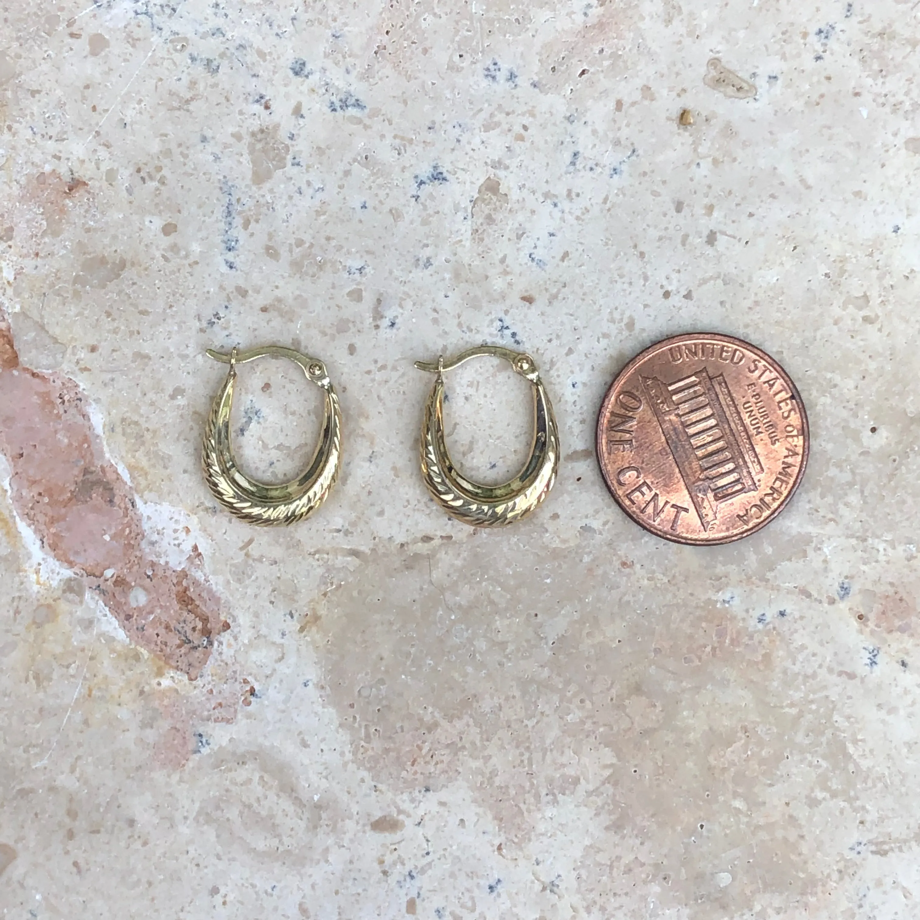 10KT Yellow Gold Oval Ribbed Hoop Earrings 12mm