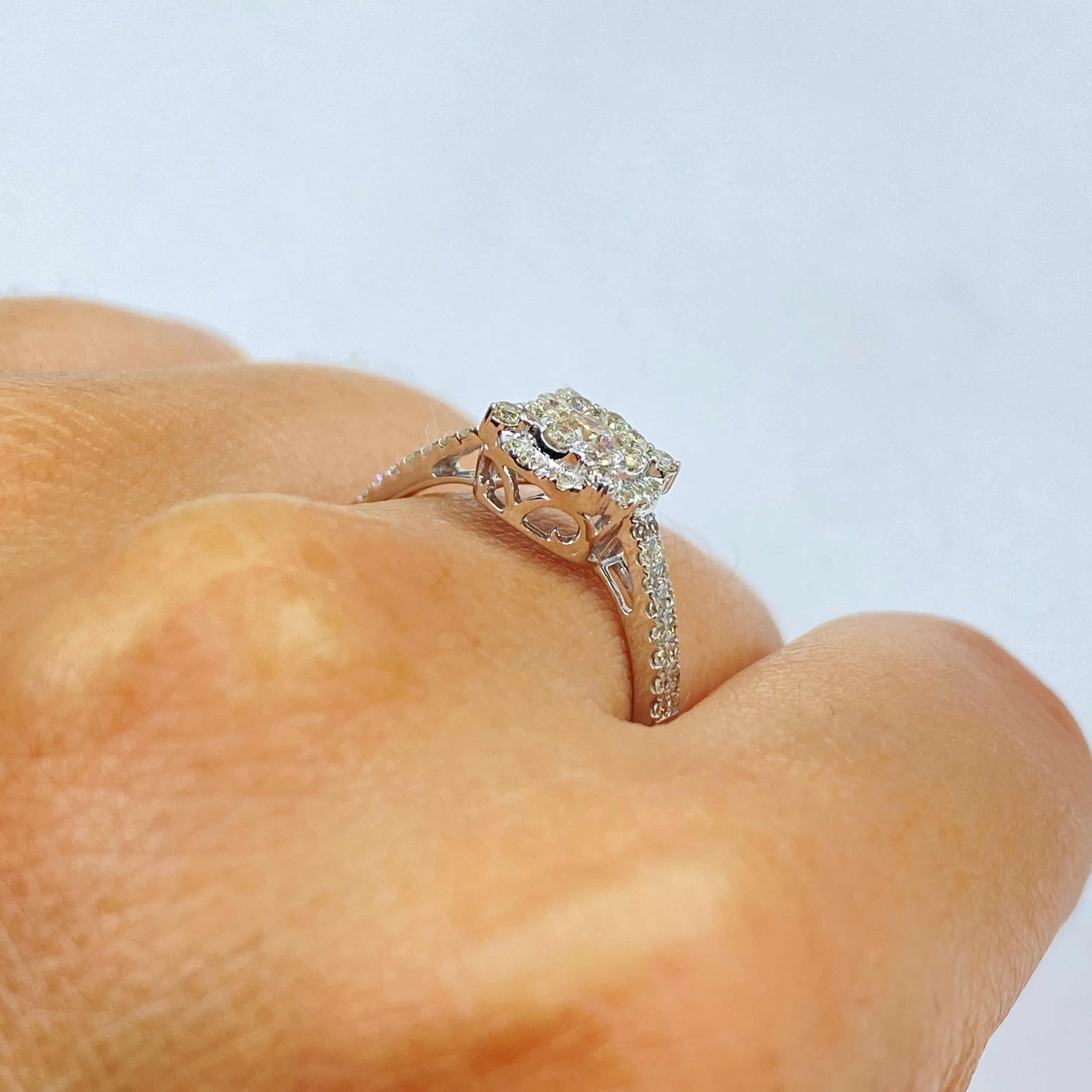 14K Sydney Circle Halo Diamond Ring