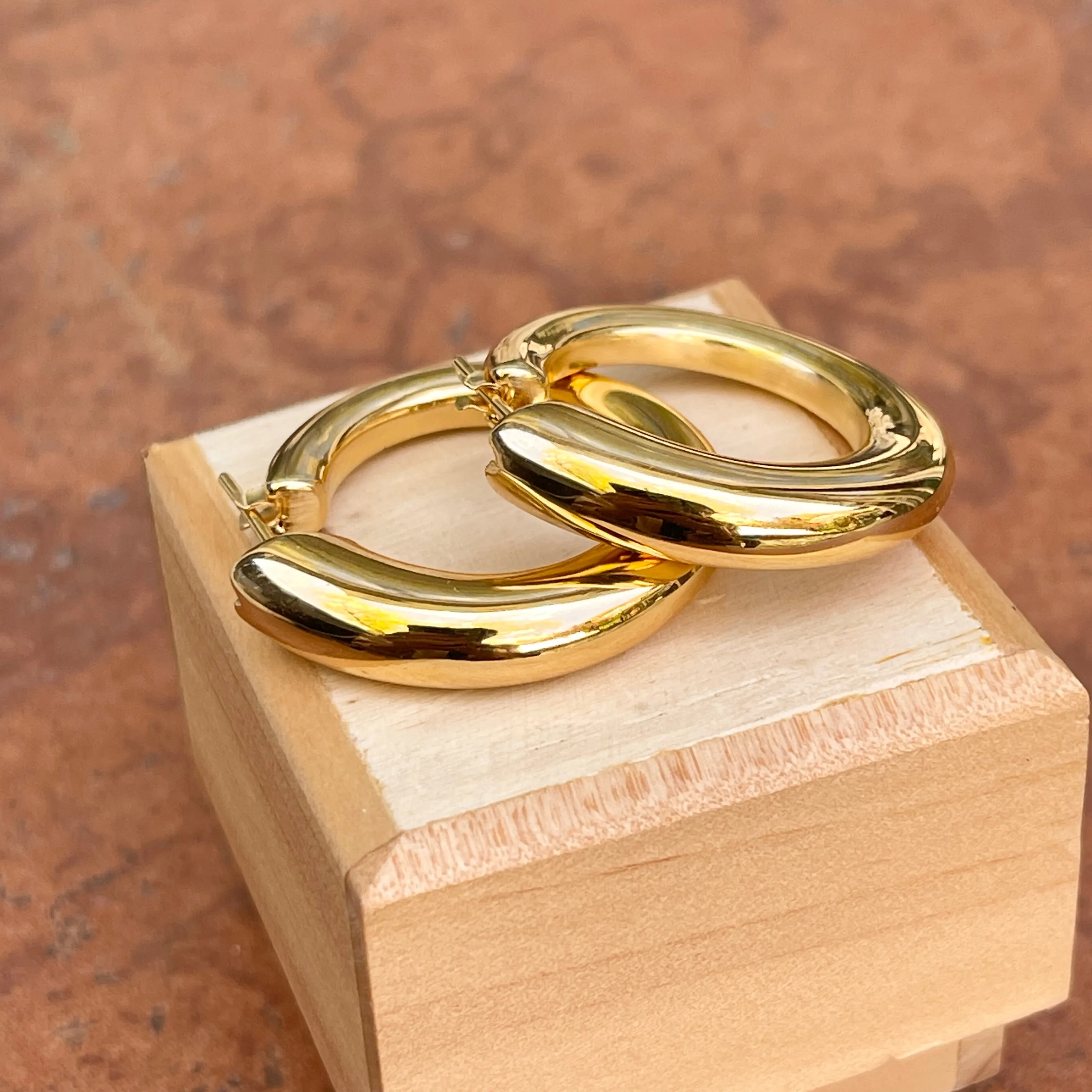 14KT Yellow Gold Tapered Tube 7mm Round Hoop Earrings 30mm
