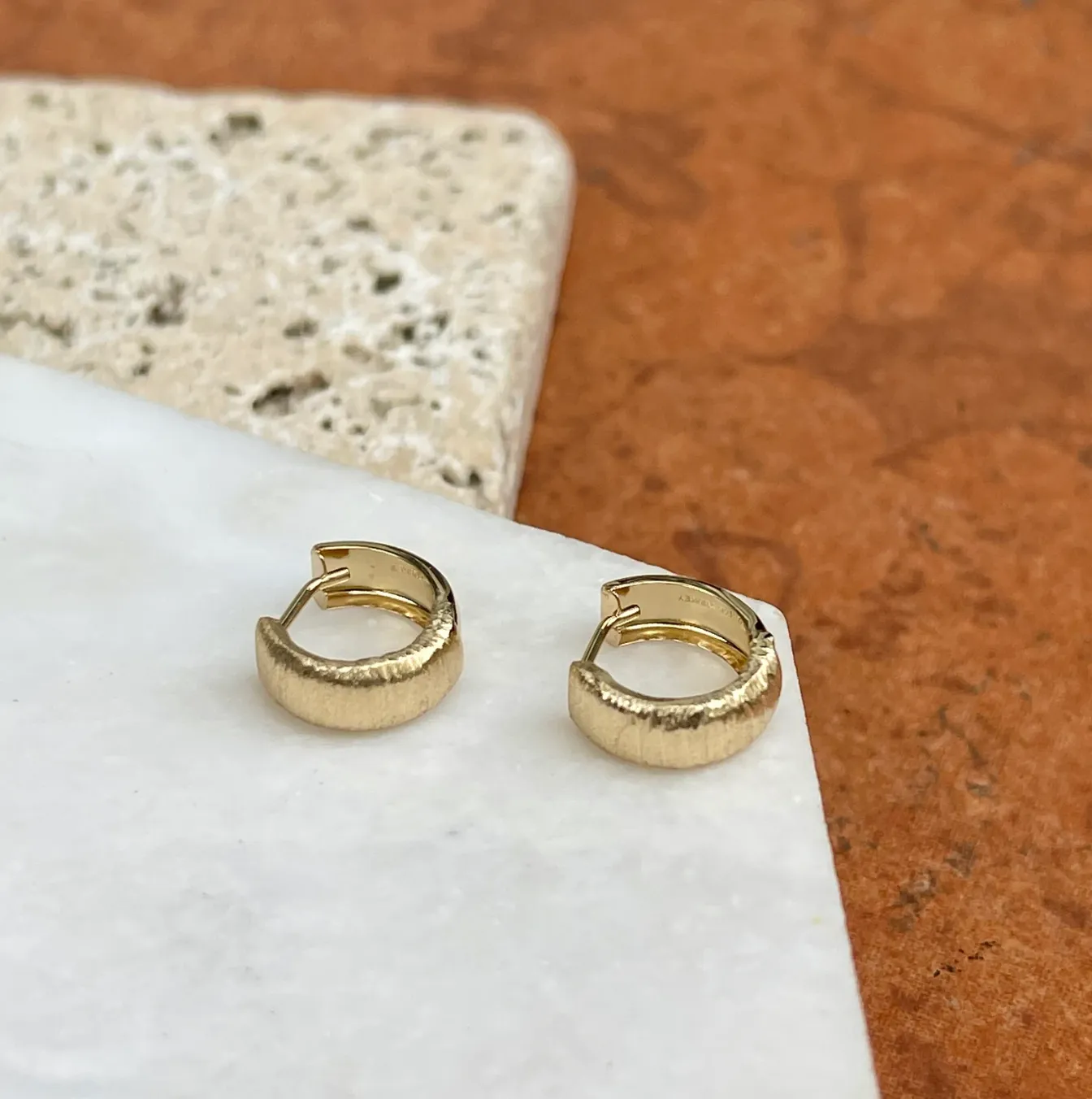 14KT Yellow Gold Textured Hinged Huggie Hoop Earrings 13mm