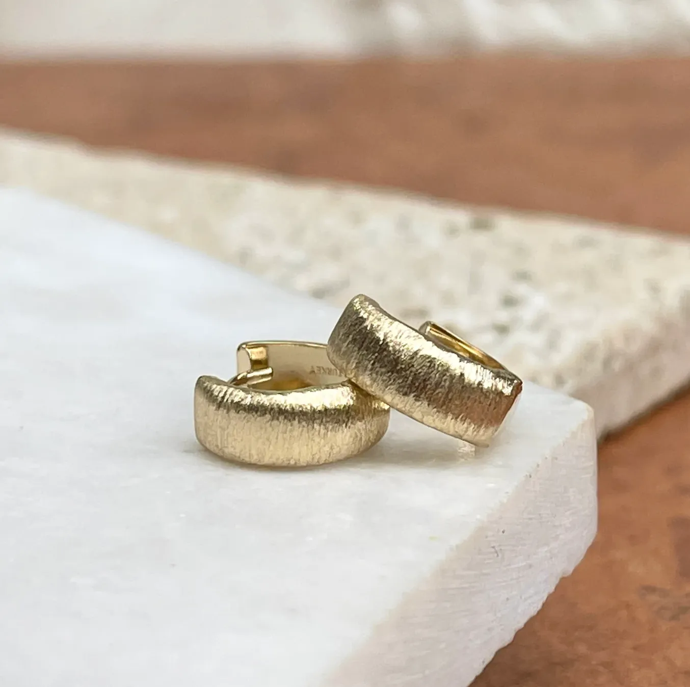 14KT Yellow Gold Textured Hinged Huggie Hoop Earrings 13mm