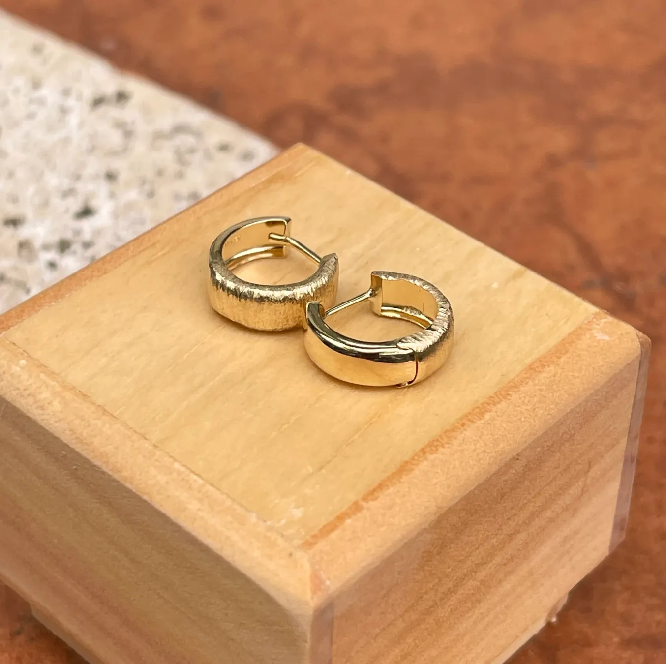 14KT Yellow Gold Textured Hinged Huggie Hoop Earrings 13mm