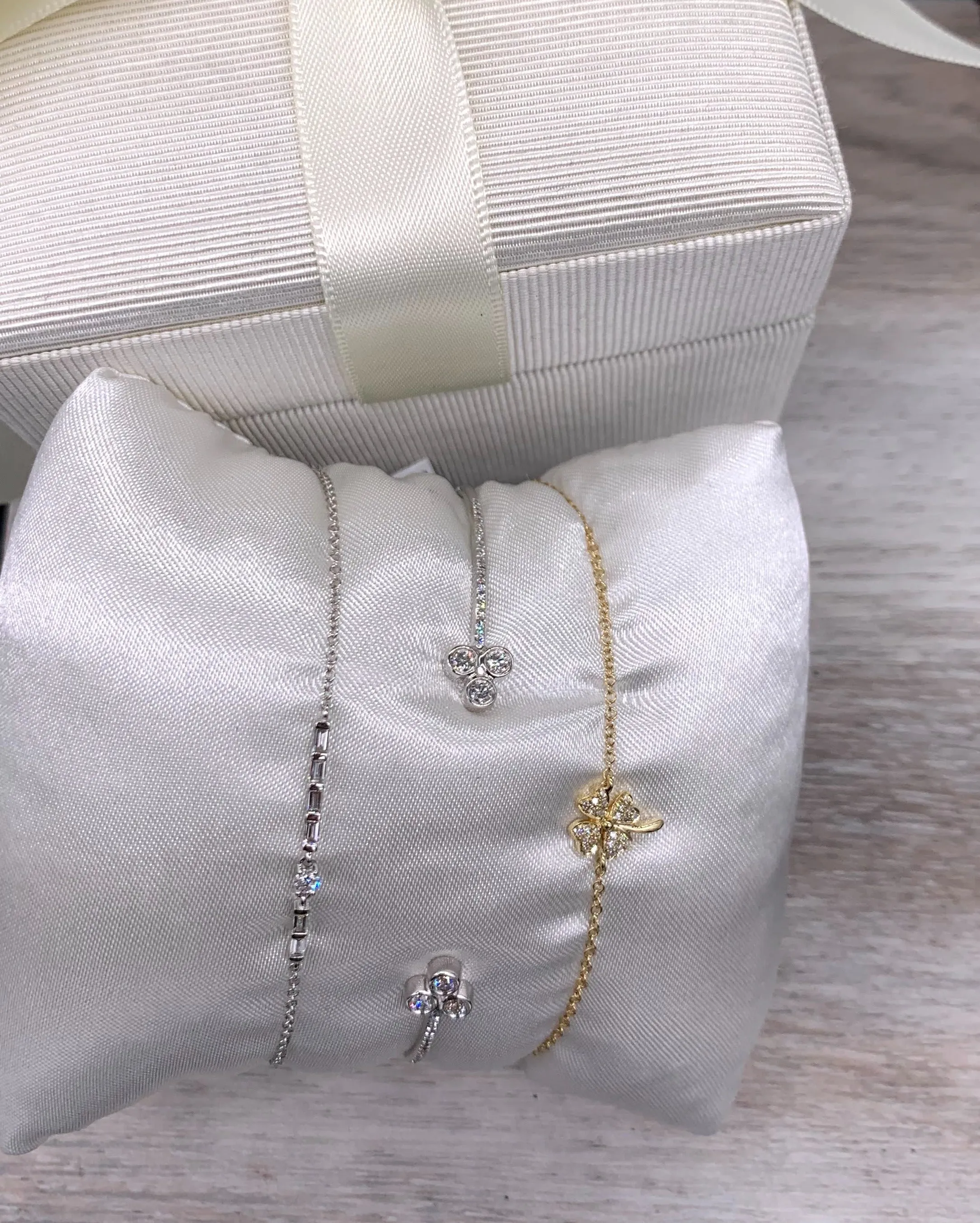 3 Leaf Clover Bangle