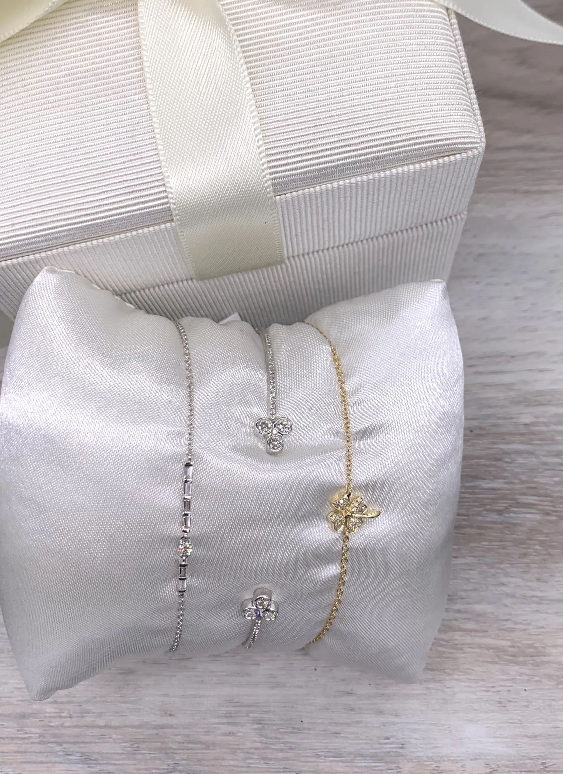 3 Leaf Clover Bangle