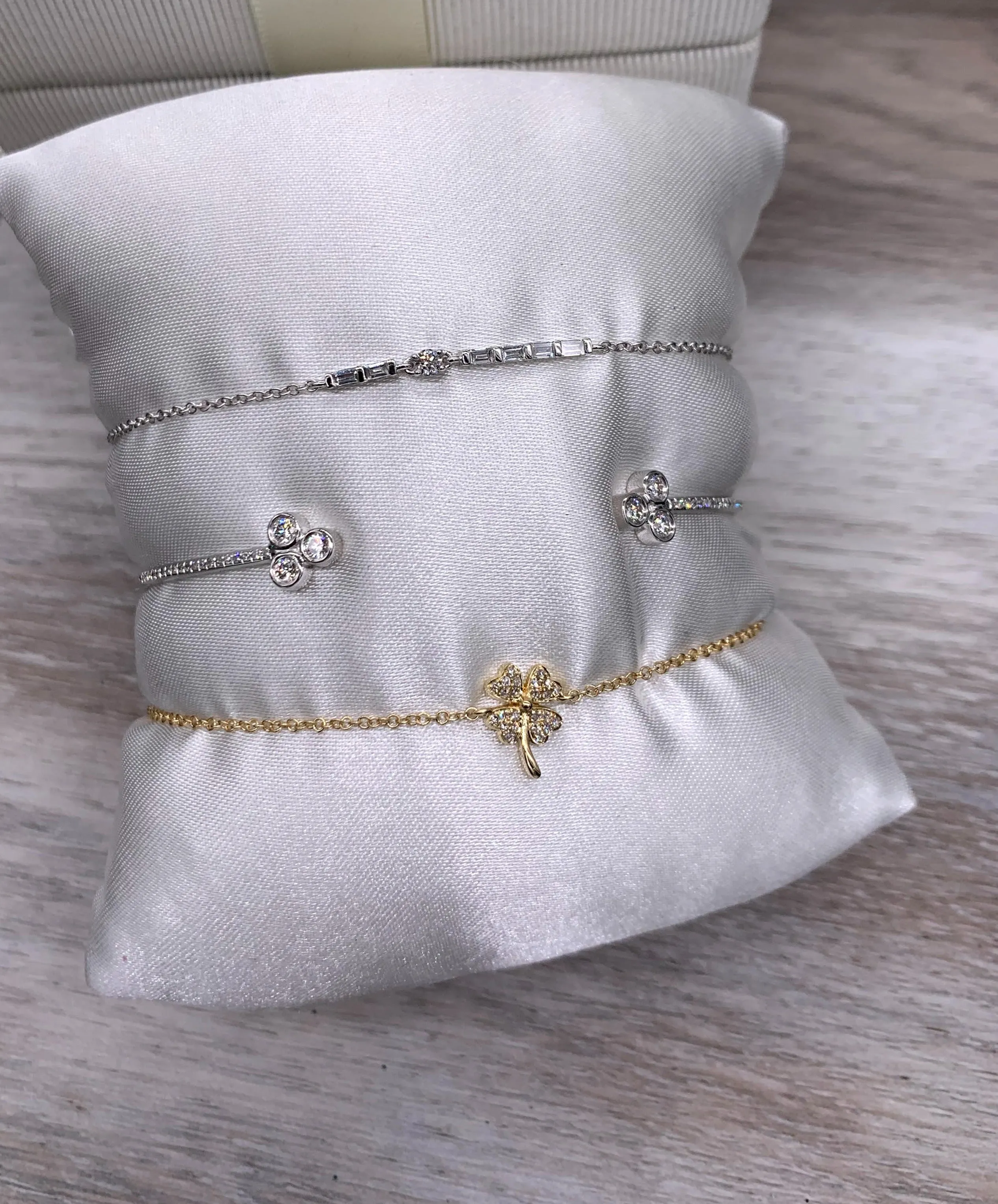 3 Leaf Clover Bangle