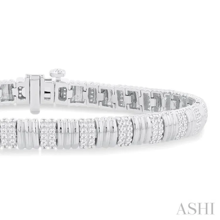 3/4 ctw Ribbed Round Cut Diamond Fashion Bracelet in 14K White Gold