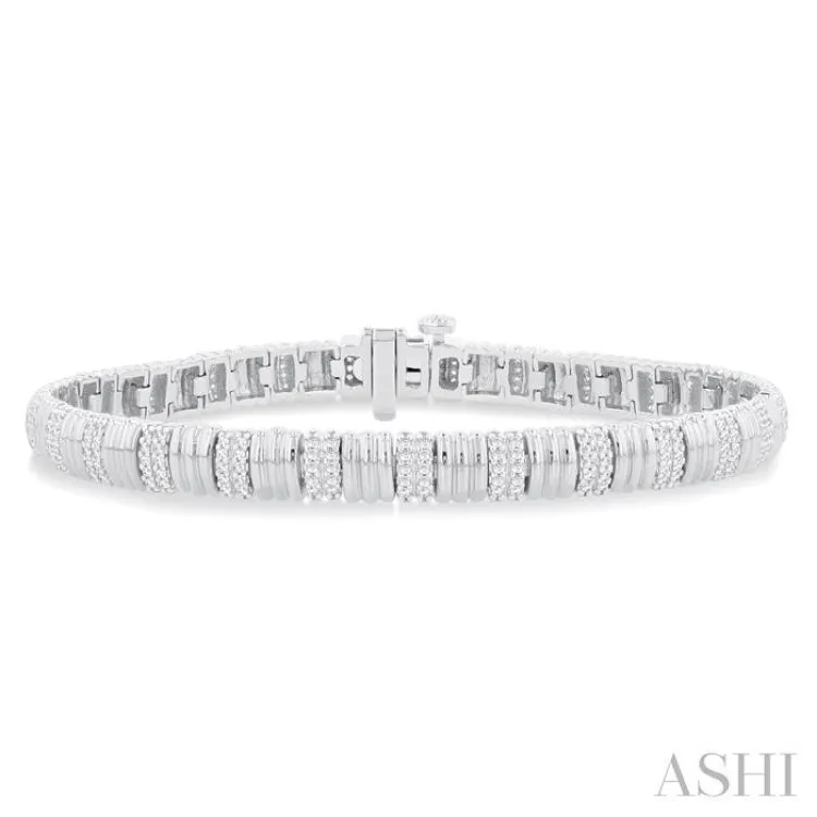 3/4 ctw Ribbed Round Cut Diamond Fashion Bracelet in 14K White Gold