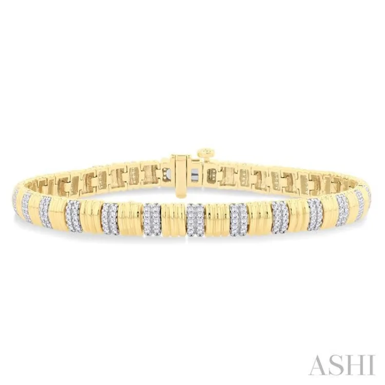 3/4 ctw Ribbed Round Cut Diamond Fashion Bracelet in 14K Yellow Gold
