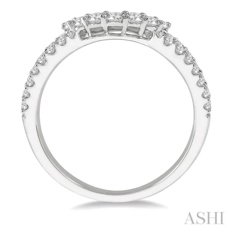 5/8 Ctw Split Shank Arched center Round Cut Diamond Band in 14K White Gold