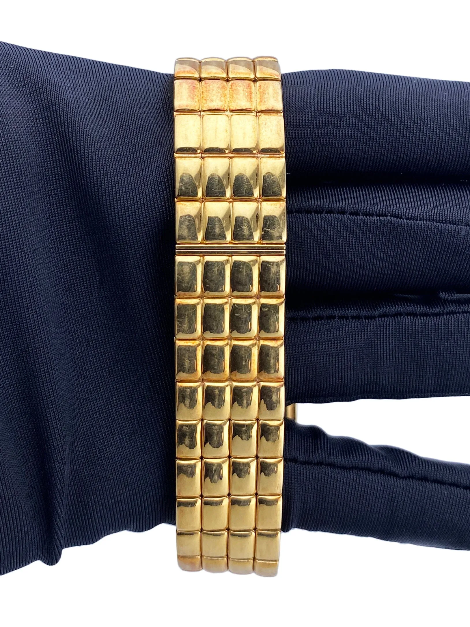 Cartier Tank Americaine 811904 18K Yellow Gold Mens Watch