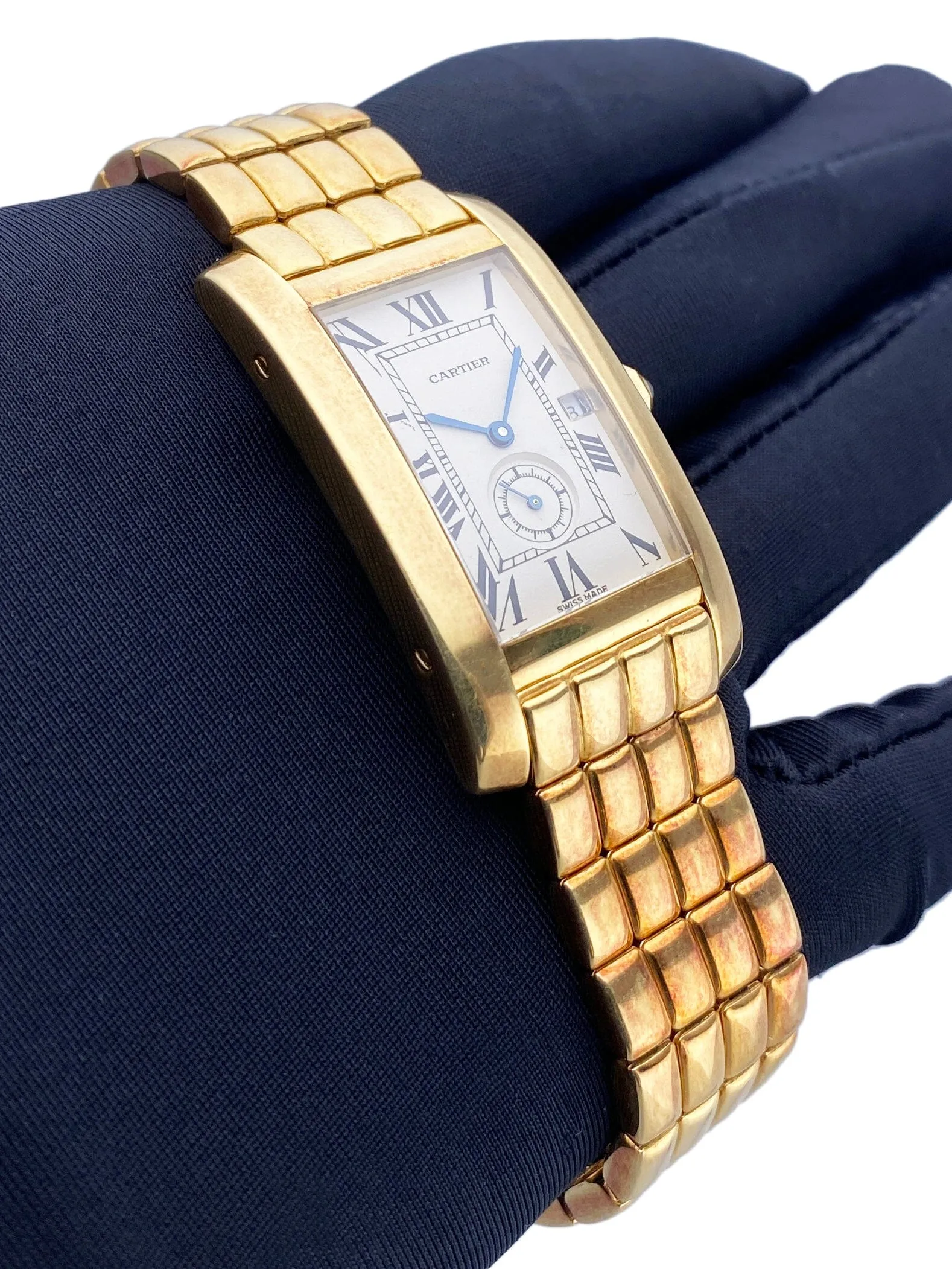Cartier Tank Americaine 811904 18K Yellow Gold Mens Watch