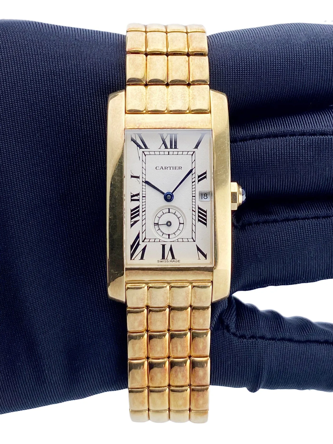 Cartier Tank Americaine 811904 18K Yellow Gold Mens Watch