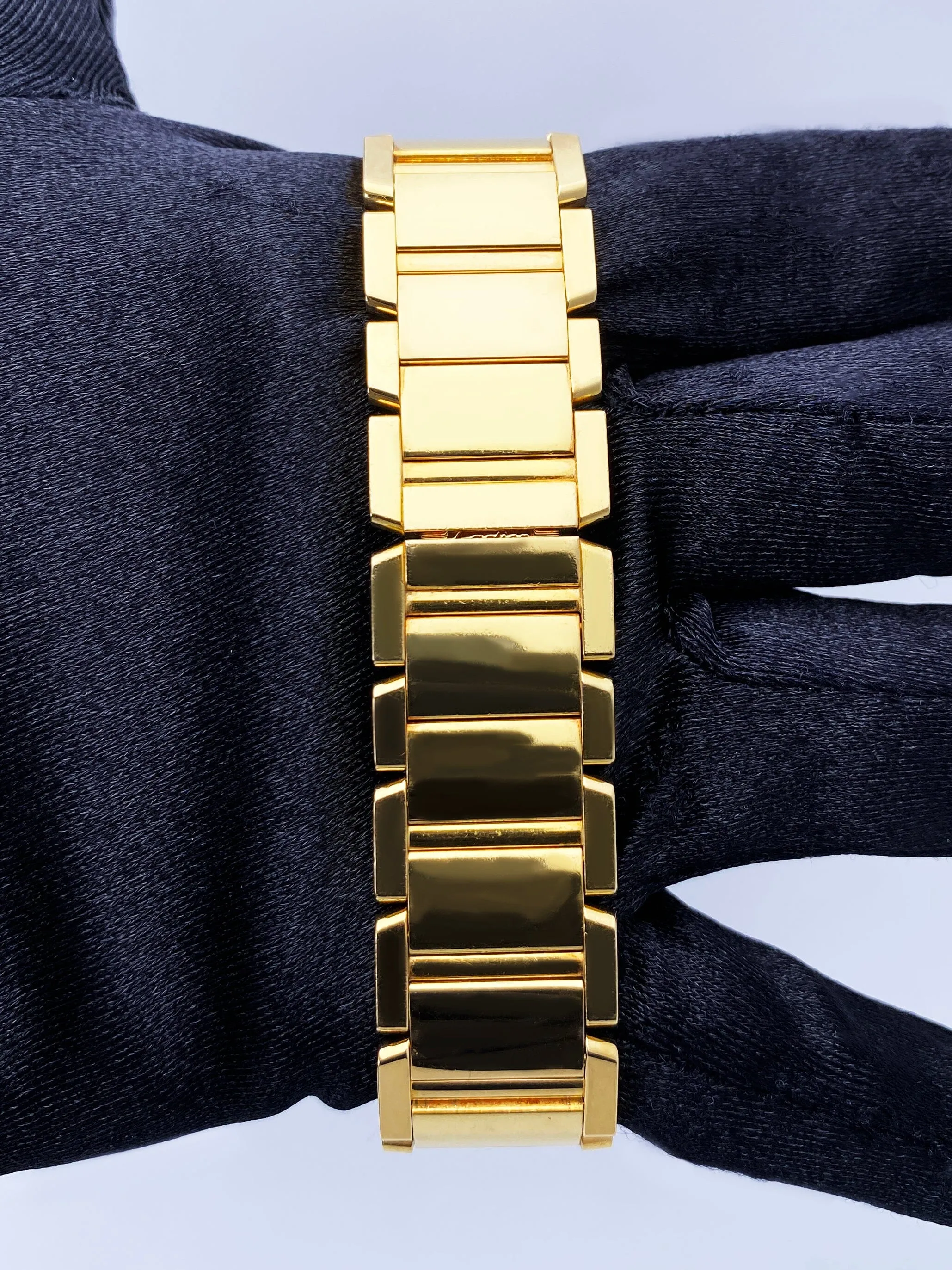 Cartier Tank Francaise W50003N2 Midsize Ladies Watch