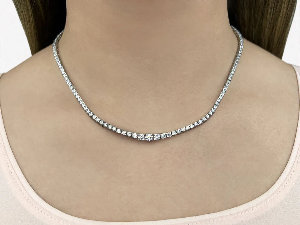Classic Graduated Strand Of Diamonds with 12.04 ct.(finished)