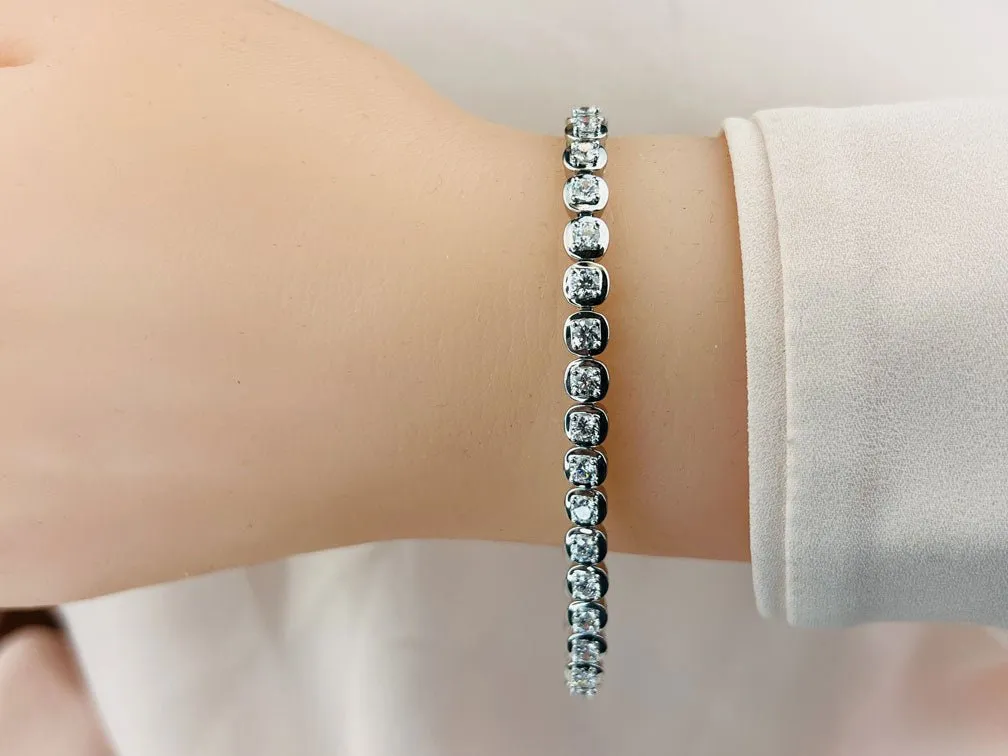 Cushion Inspired Round Lab-Grown Diamond Bracelet with 5.94 ct.(finished) 3.6mm