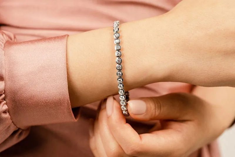 Cushion Inspired Round Lab-Grown Diamond Bracelet with 5.94 ct.(finished) 3.6mm
