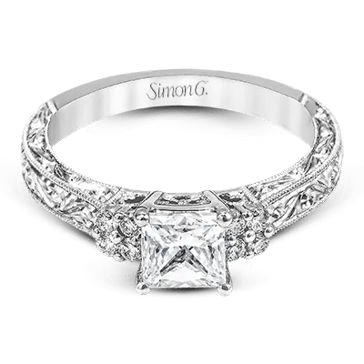 Engagement Ring in 18k Gold with Diamonds