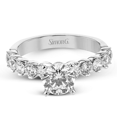 Engagement Ring in 18k Gold with Diamonds