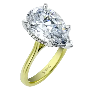 Engagement Ring in 18k Gold with Diamonds