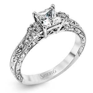 Engagement Ring in 18k Gold with Diamonds