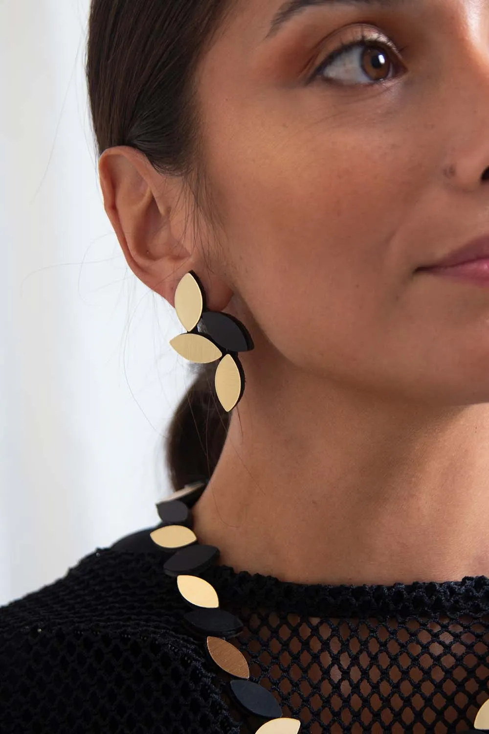 Kate Leaves Earrings Medium - Black/Gold *