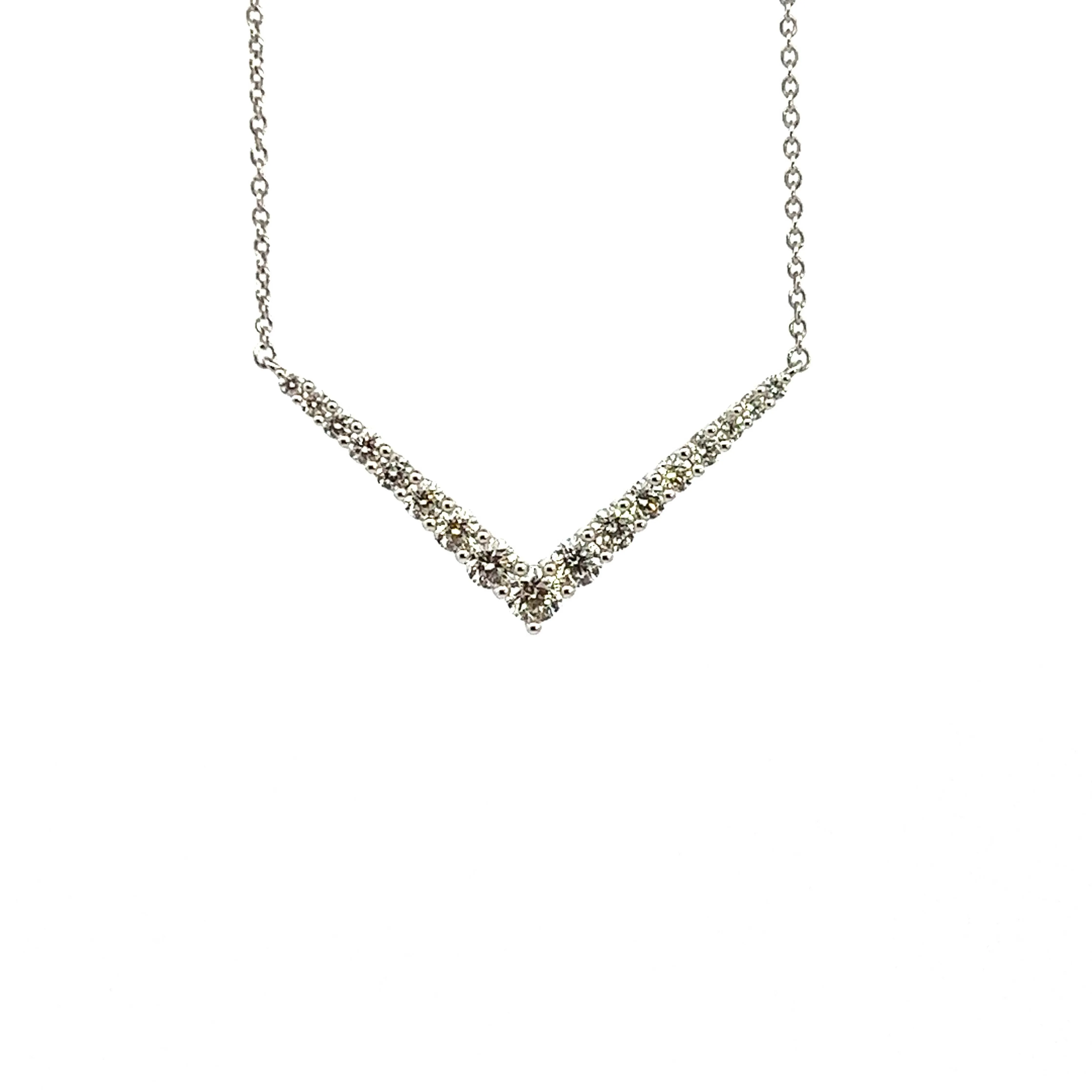 Memoire Small V Pendant Necklace