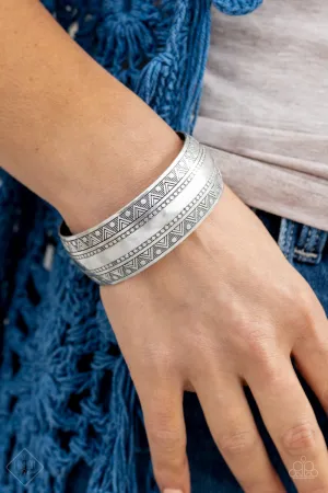 Paparazzi - Desert Peaks - Silver Bracelet