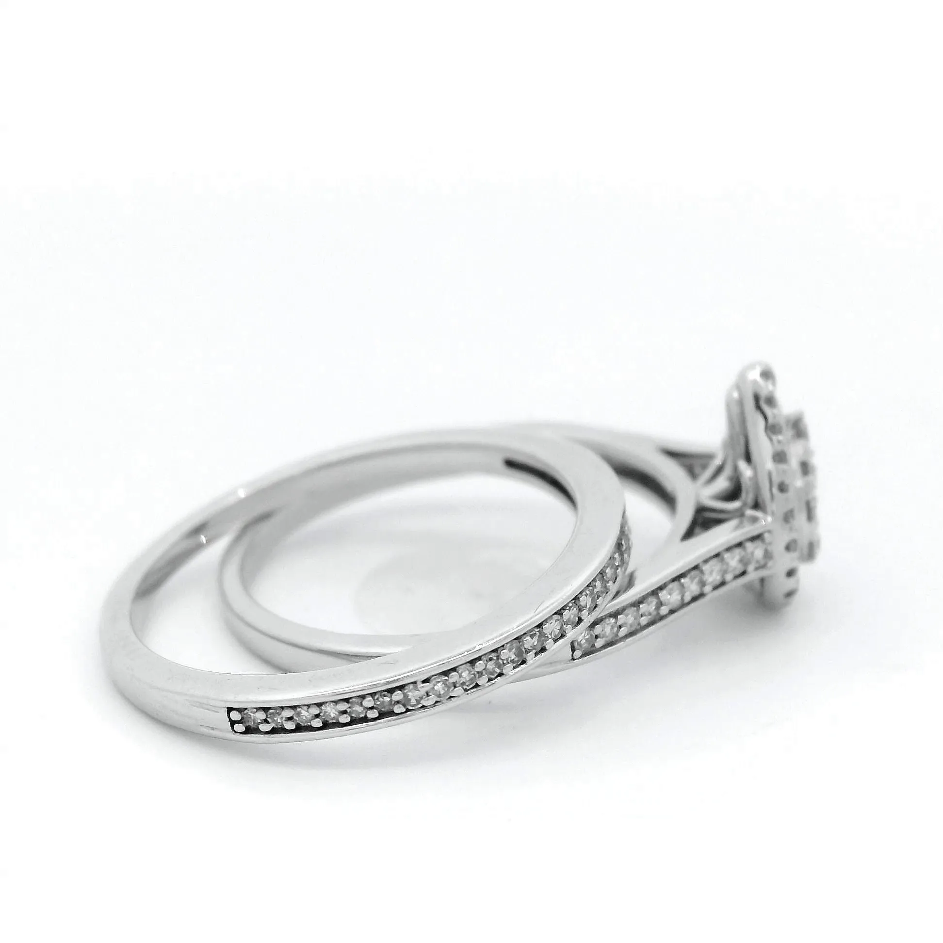 Pear Shape Diamond Engagement and Wedding Ring Set in White Gold