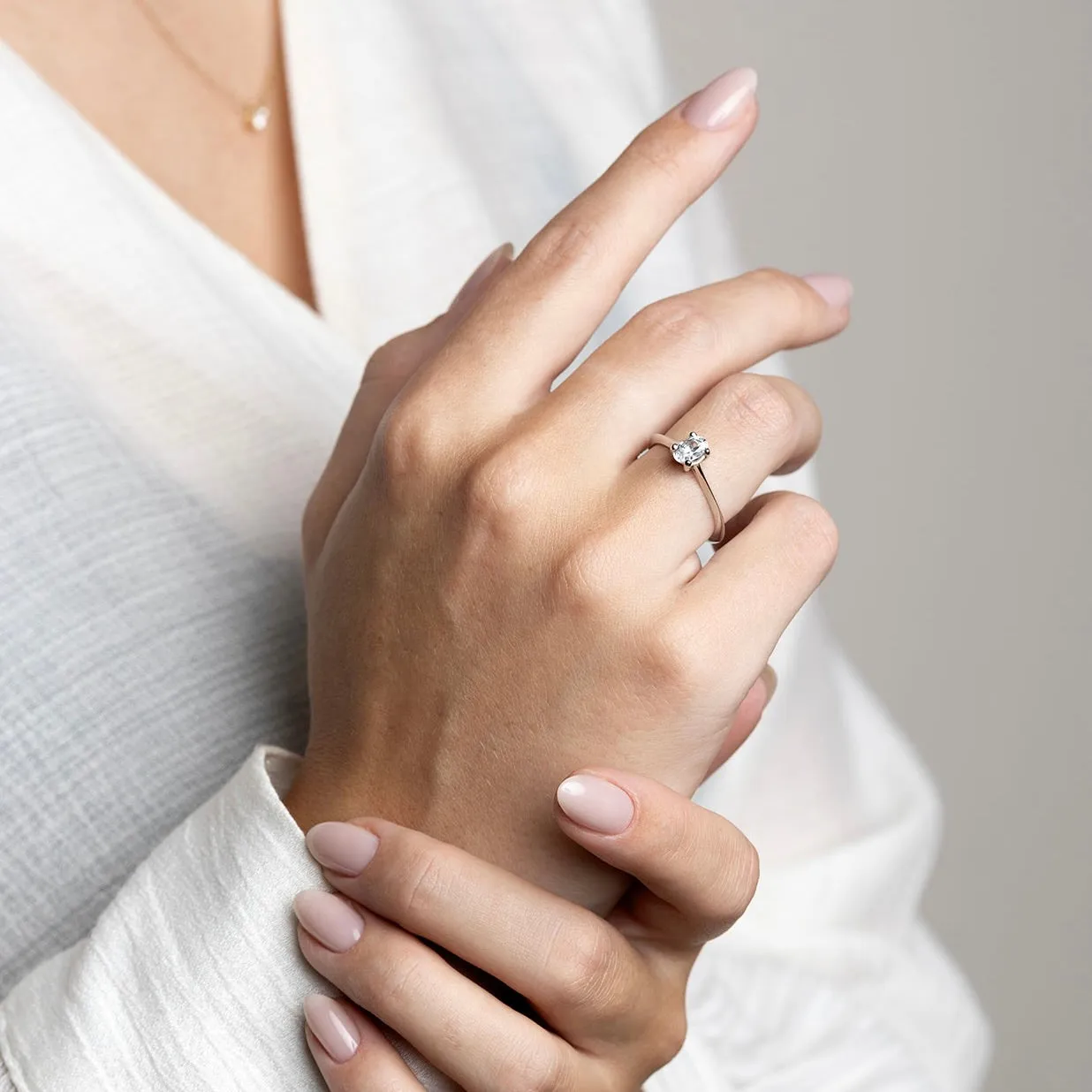 Women's diamond ring