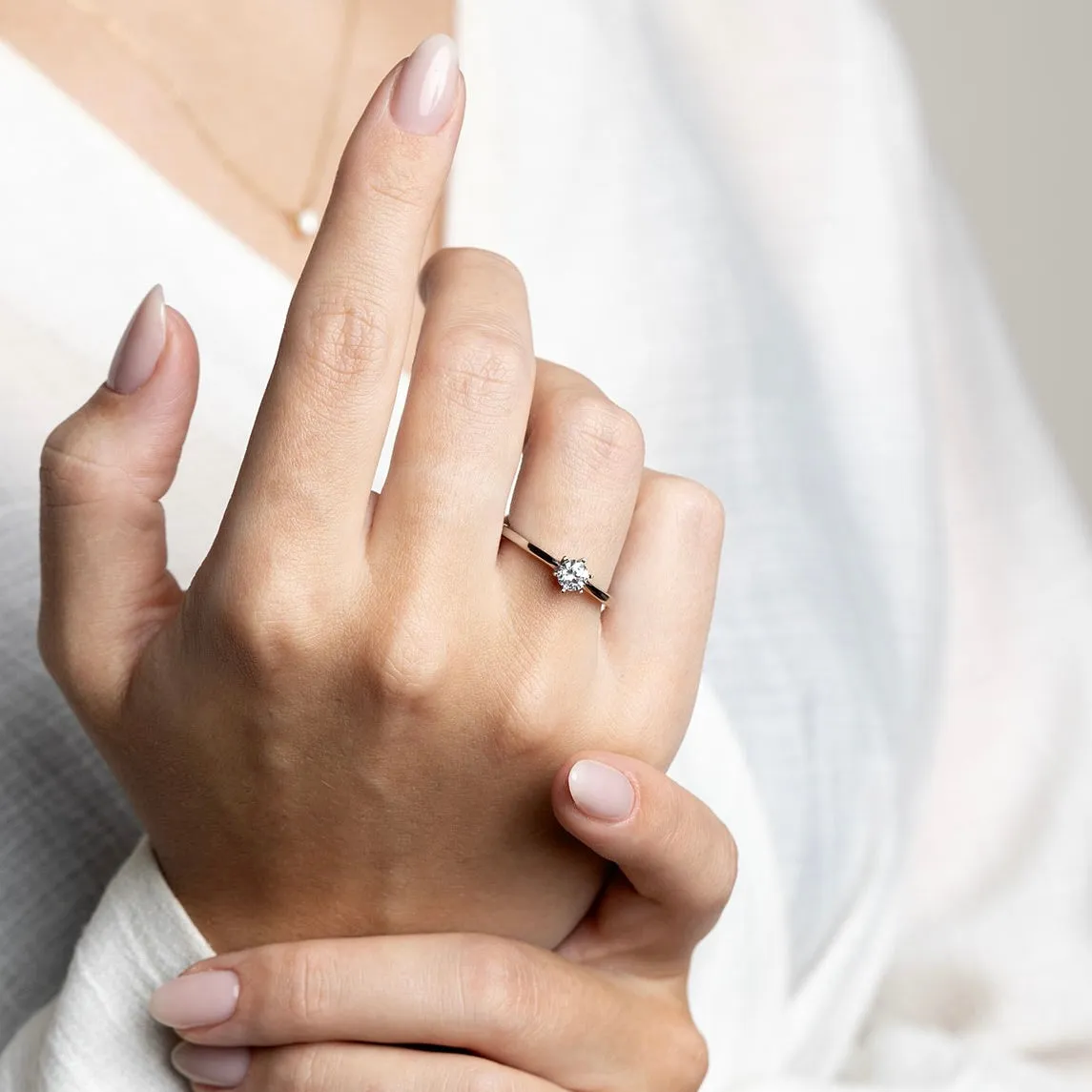 Women's diamond ring