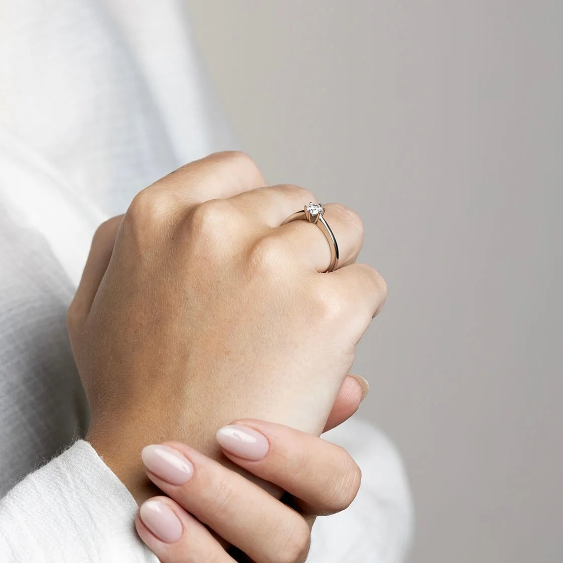 Women's diamond ring