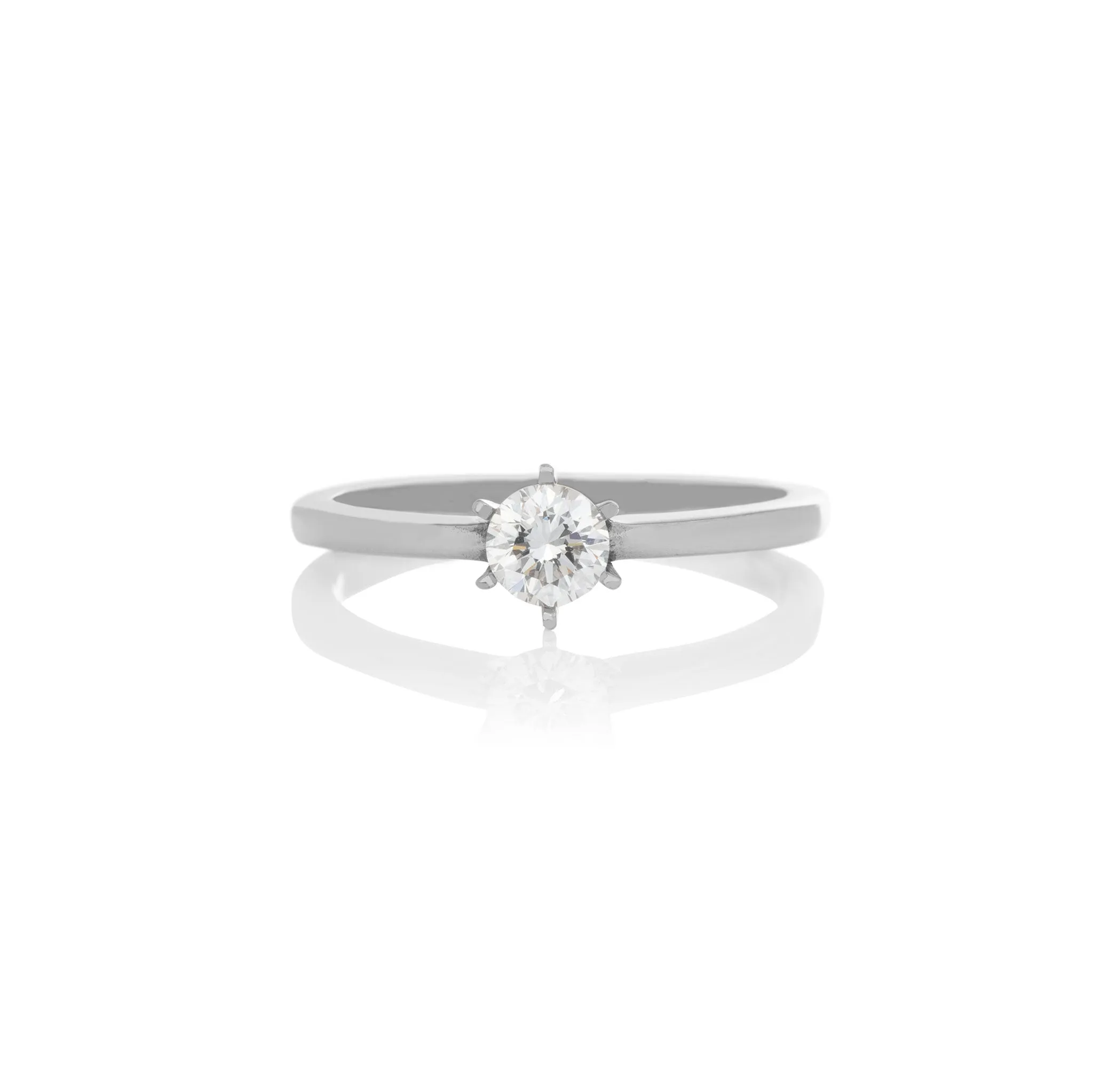 Women's diamond ring